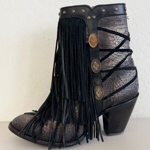 CORRAL Black Silver Fringe Heeled Studded Conch Almond Toe Booties Size 9M